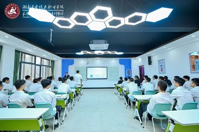 產(chǎn)教融合新篇章 安培中心攜手三企共建軟件與網(wǎng)絡(luò)安全產(chǎn)業(yè)學(xué)院，賦能上海網(wǎng)絡(luò)信息安全軟件開(kāi)發(fā)